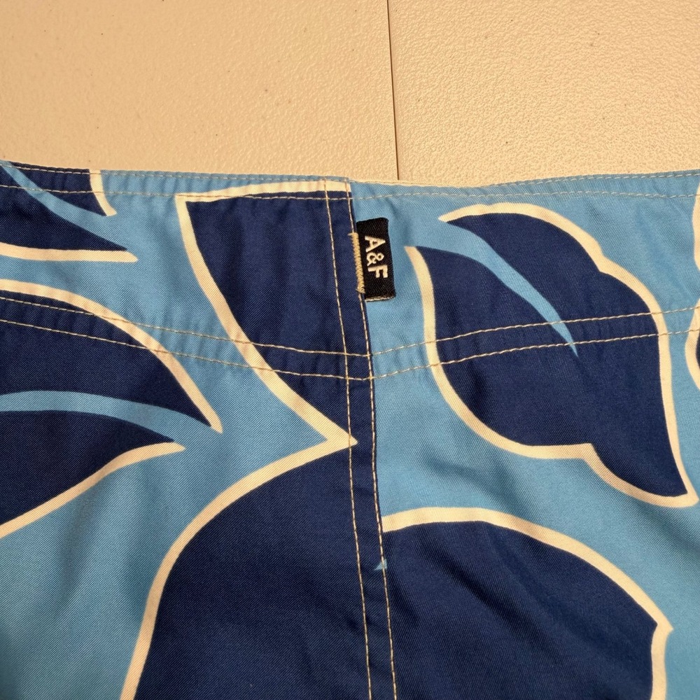 Abercrombie & Fitch Mens Size 34 Blue Floral Board Shorts Swim Trunks Hibiscus - Picture 12 of 12